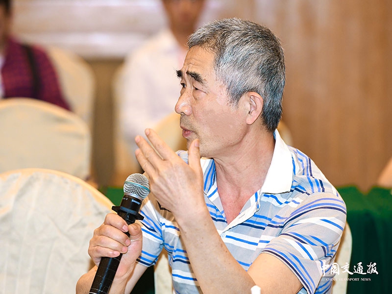 Portrait of Cao Bin speaking at an industry event