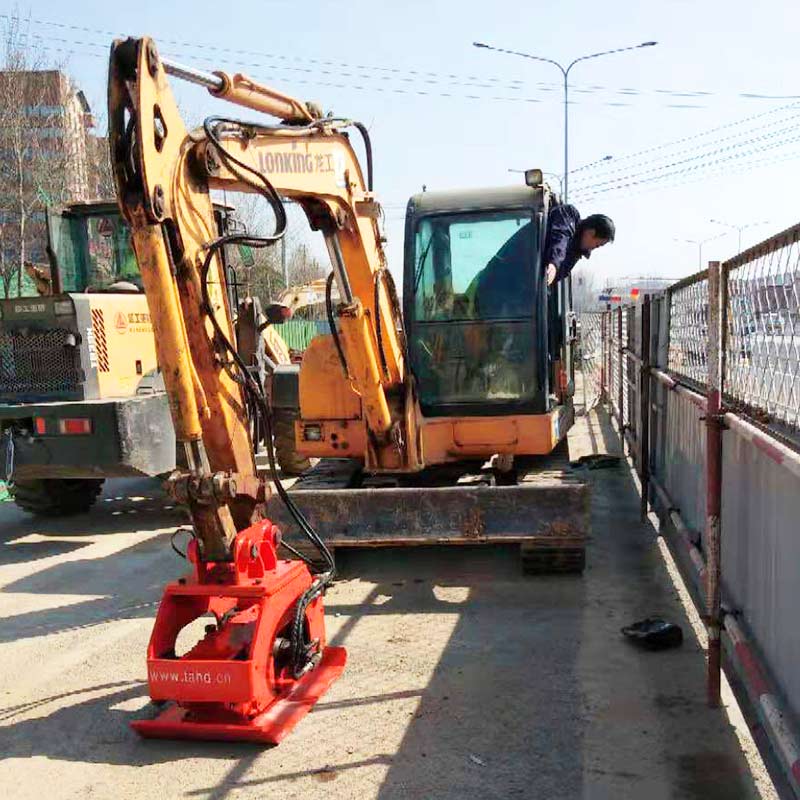 Hydraulic vibratory rammer