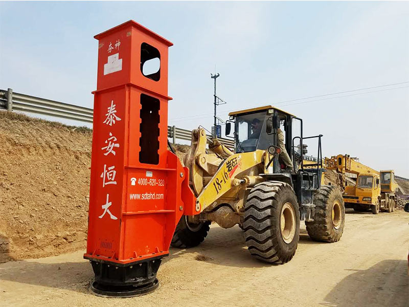 Rapid impact compaction mounted on the loader